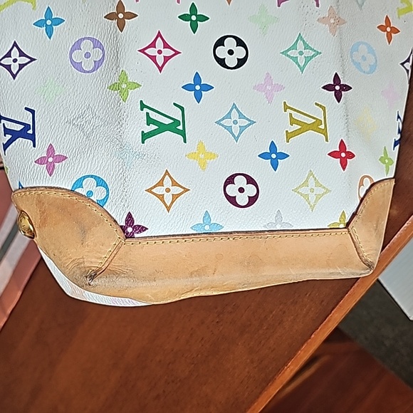 Louis Vuitton Ursula handbag - Picture 6 of 16